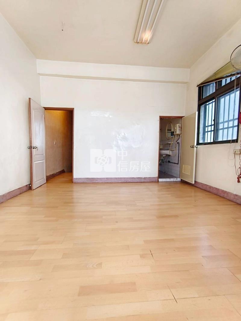 九份子旁河堤景觀邊間店住房屋室內格局與周邊環境