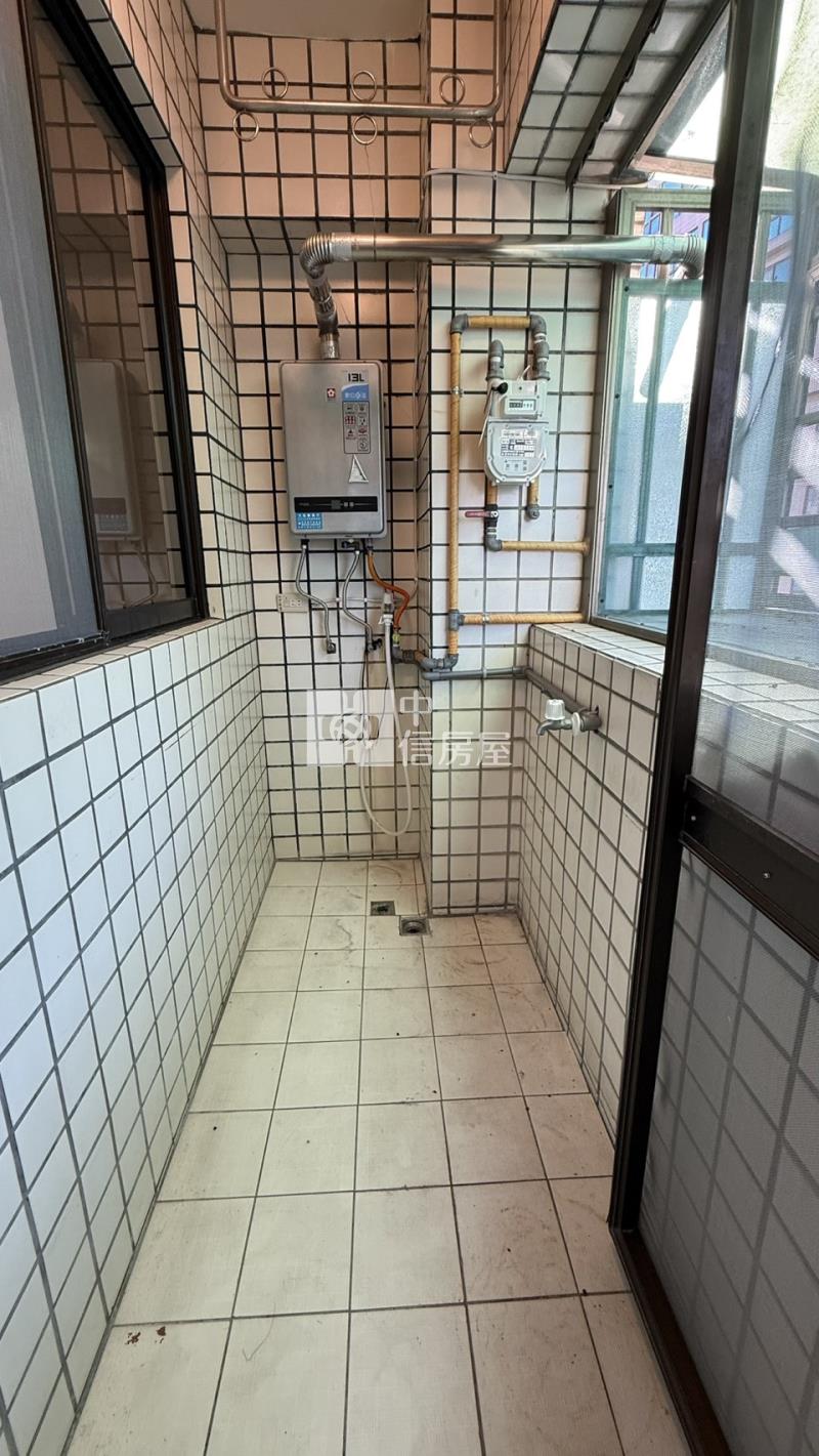 藝文特區高樓景觀戶華廈四房+輪抽車位房屋室內格局與周邊環境