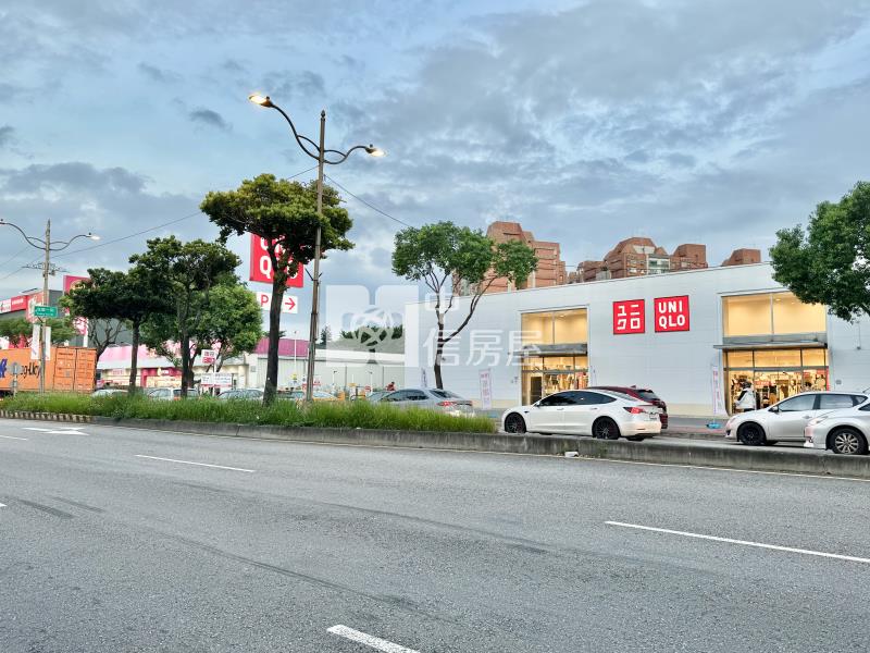 湯城世紀~全新整理.美二房車房屋室內格局與周邊環境