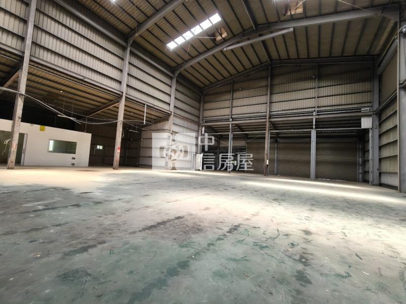 台中40米縱貫路上.雙面臨路.合法3照廠房.乙工地894坪.每坪26萬.歡迎洽詢房屋室內格局與周邊環境