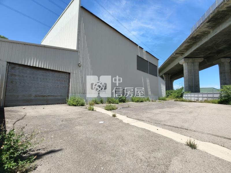台中40米縱貫路上.雙面臨路.合法3照廠房.乙工地894坪.每坪26萬.歡迎洽詢房屋室內格局與周邊環境