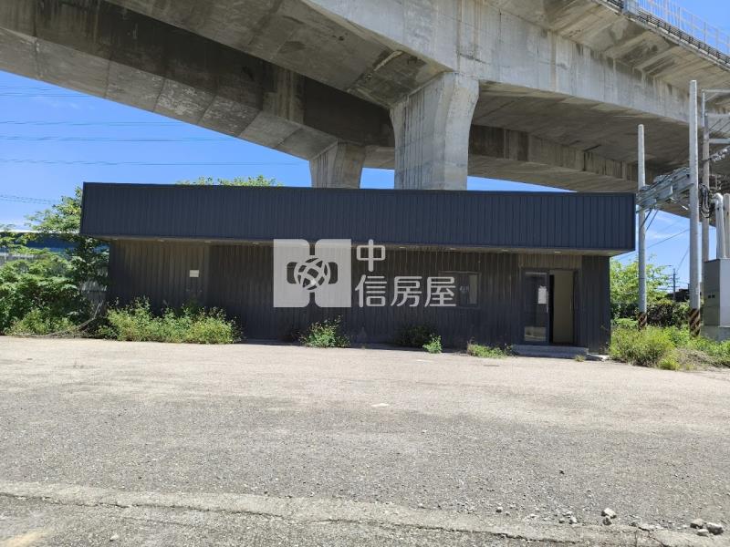 台中40米縱貫路上.雙面臨路.合法3照廠房.乙工地894坪.每坪26萬.歡迎洽詢房屋室內格局與周邊環境