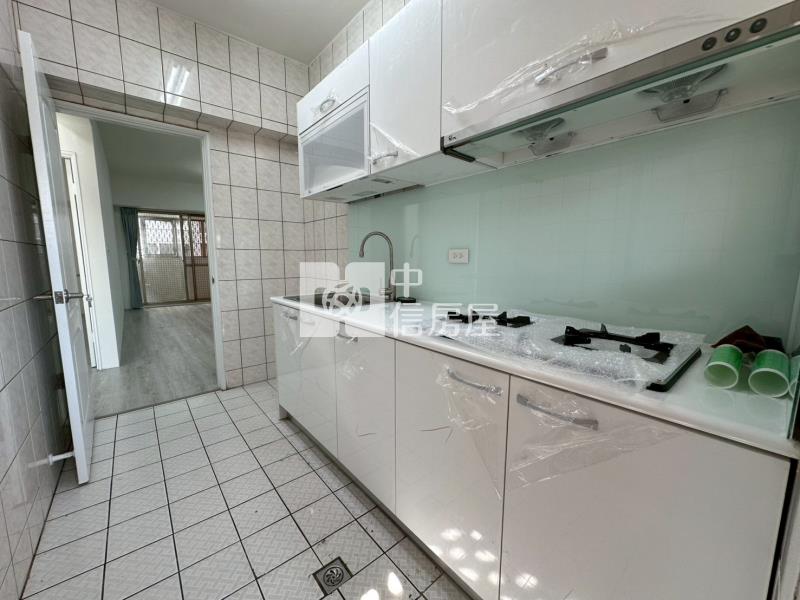 工學商圈全新整理三房休旅車位房屋室內格局與周邊環境