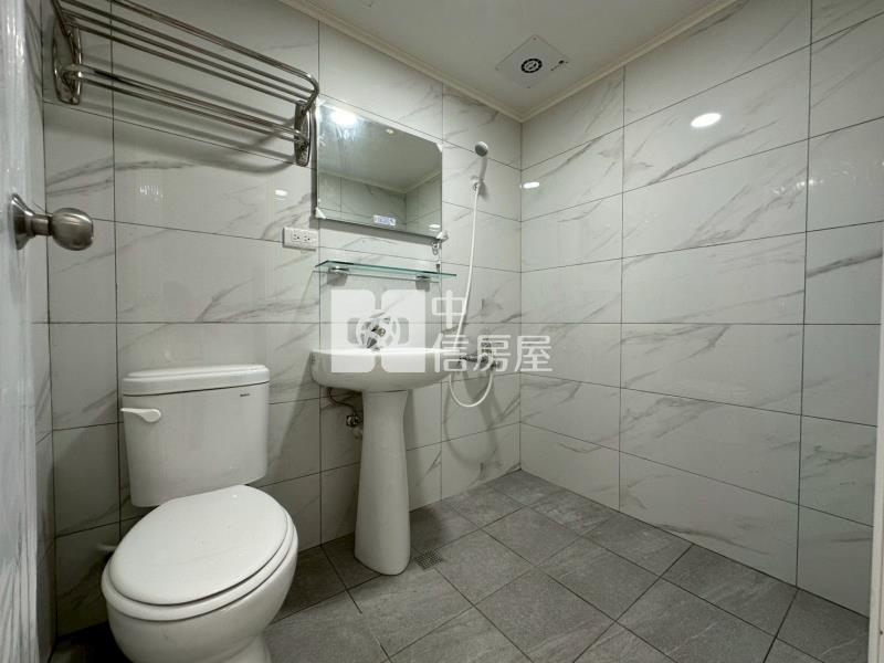 工學商圈全新整理三房休旅車位房屋室內格局與周邊環境