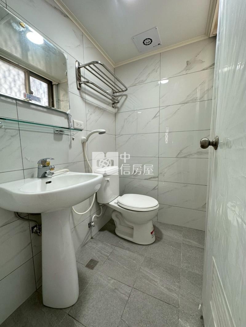 工學商圈全新整理三房休旅車位房屋室內格局與周邊環境