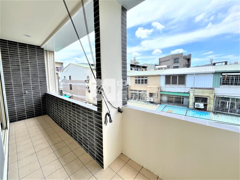 樹孝路旁雙車孝親美透天房屋室內格局與周邊環境