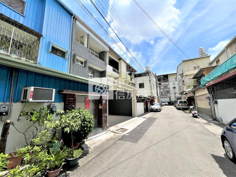 樹孝路旁雙車孝親美透天房屋室內格局與周邊環境
