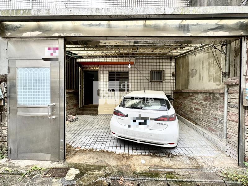 忠福稀有前院停車挑高美別墅房屋室內格局與周邊環境