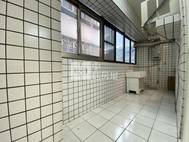 忠福商圈,前陽台進出美三房房屋室內格局與周邊環境