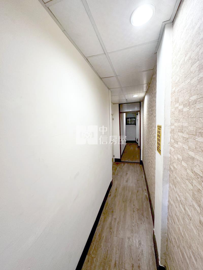 逢甲正西屯路旁金透套房屋室內格局與周邊環境