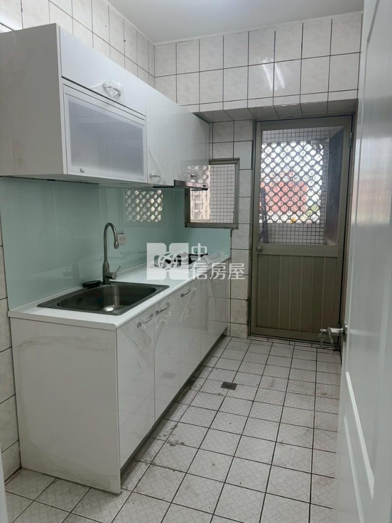 南區雙陽台美三房+車位房屋室內格局與周邊環境