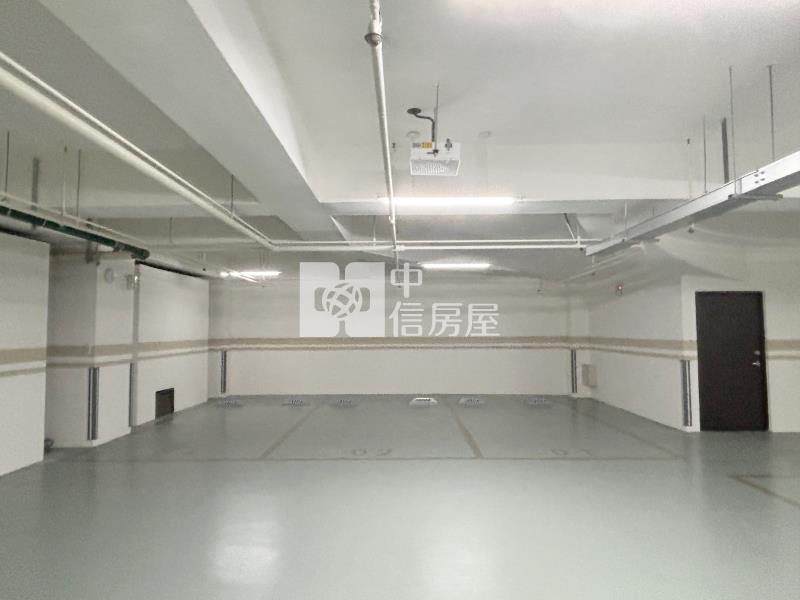 松竹捷運站面公園全新美三房平車房屋室內格局與周邊環境