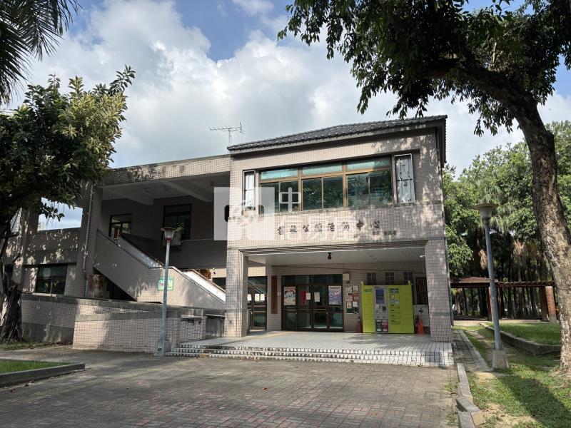 松竹捷運站面公園全新美三房平車房屋室內格局與周邊環境