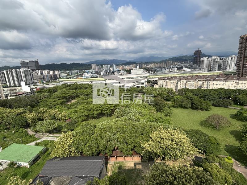 松竹捷運站面公園全新美三房平車房屋室內格局與周邊環境