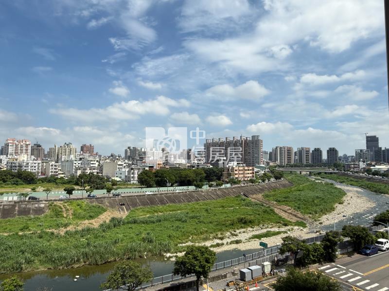 大城比佛利精美三房車位房屋室內格局與周邊環境