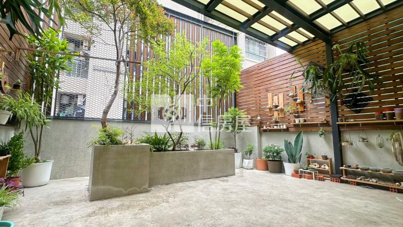 東寧商圈併排雙車典雅美墅房屋室內格局與周邊環境