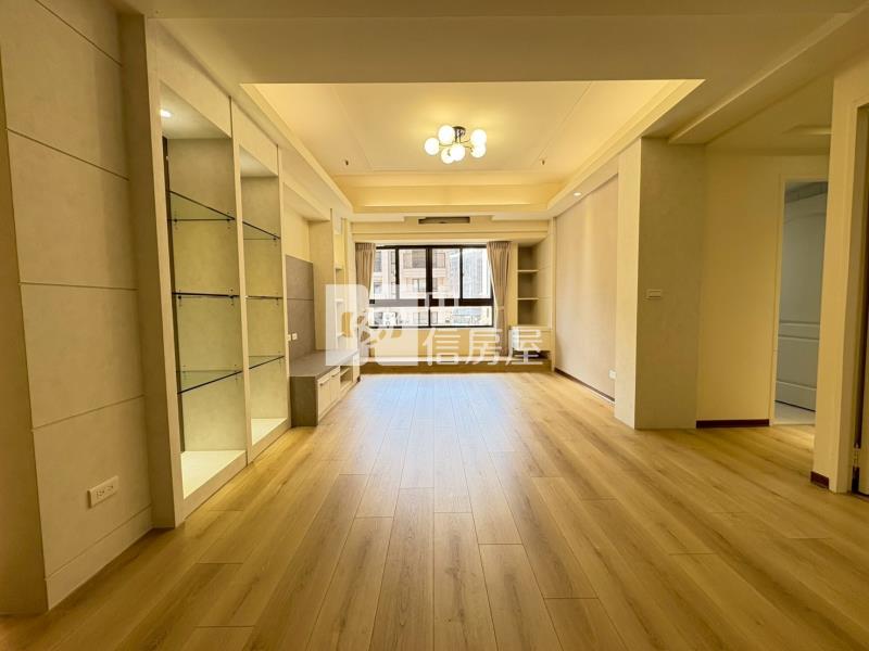 鄉林凱撒社區最便宜三房休旅車位房屋室內格局與周邊環境