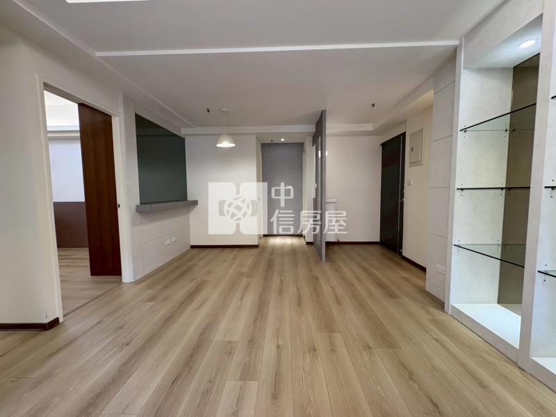 鄉林凱撒社區最便宜三房休旅車位房屋室內格局與周邊環境