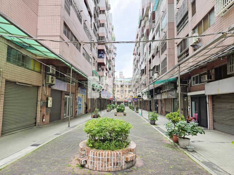 文心百利附車位美廈房屋室內格局與周邊環境