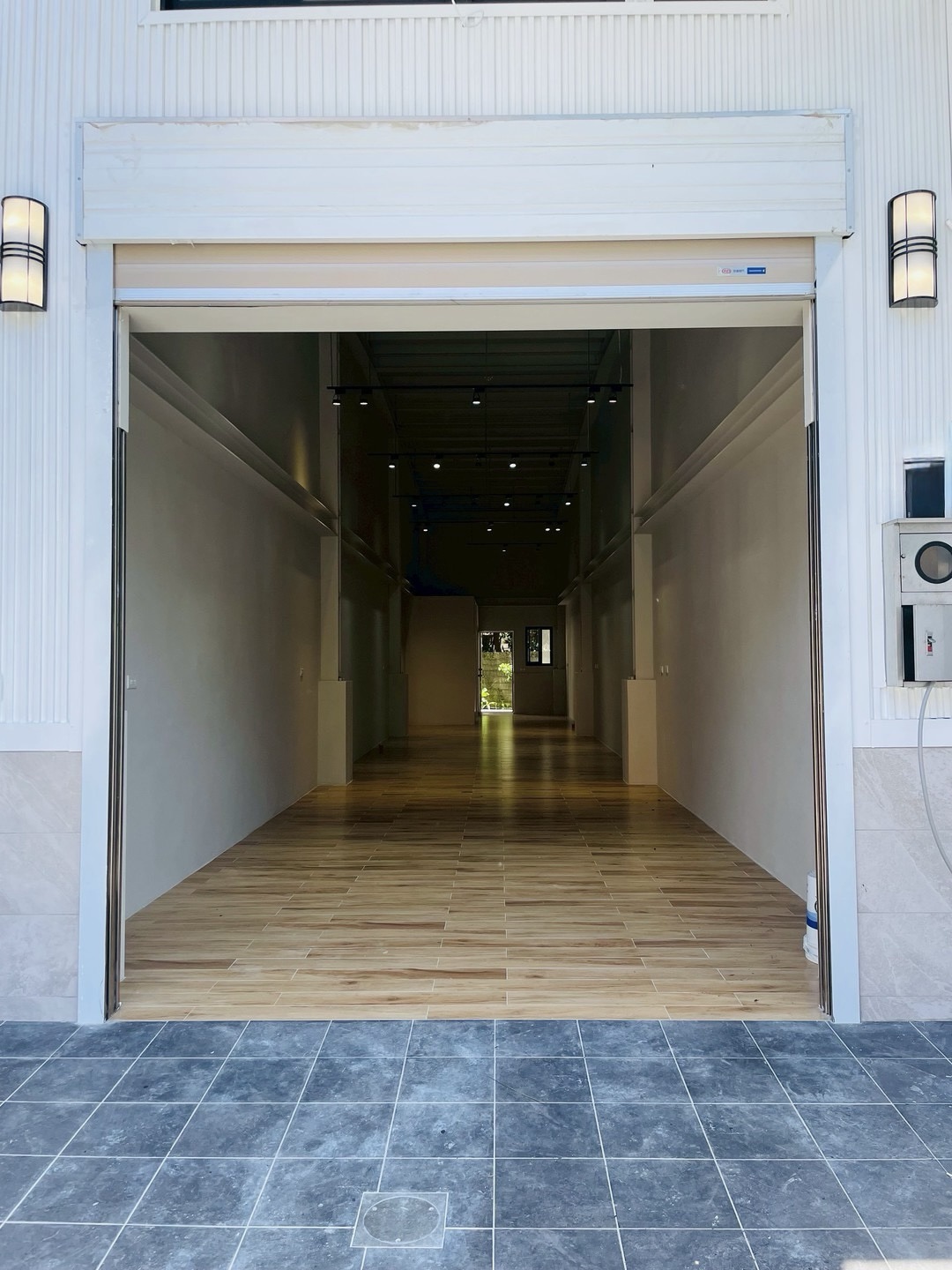 【奔馳】大竹全新獨棟鋼構挑高透店房屋室內格局與周邊環境