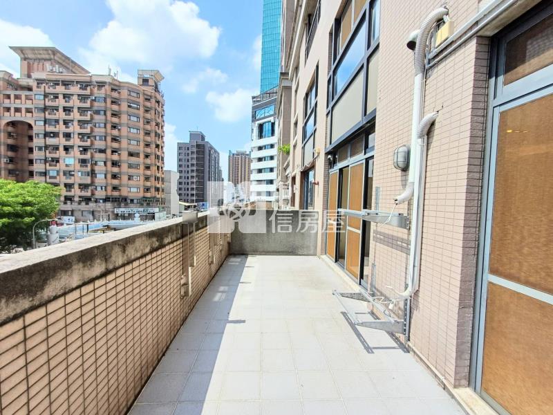 帝王天廈大四房雙車露台戶房屋室內格局與周邊環境