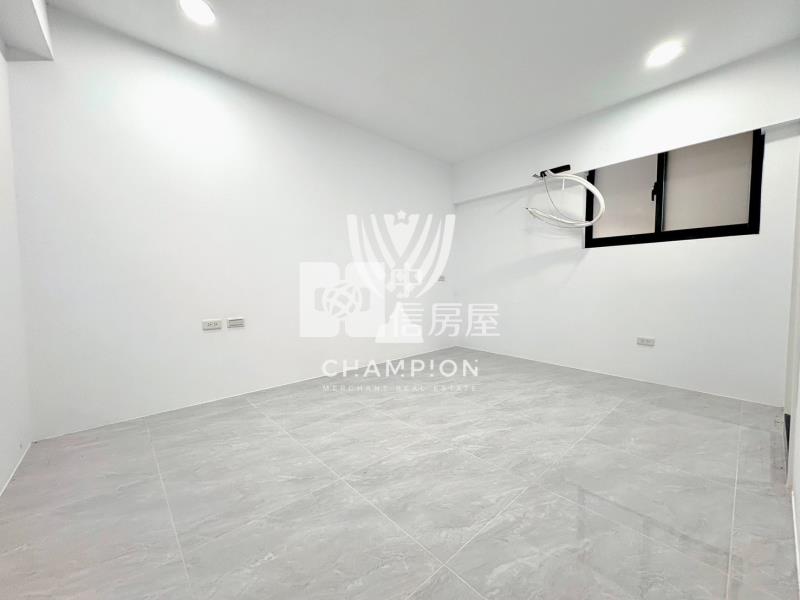【冠軍】女中旁低樓層露台戶房屋室內格局與周邊環境