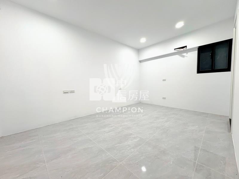 【冠軍】女中旁低樓層露台戶房屋室內格局與周邊環境