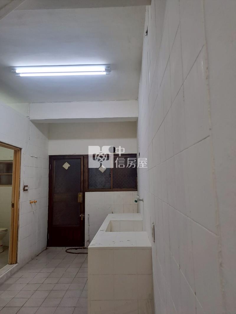 鼎山家樂福公寓價俗透天房屋室內格局與周邊環境