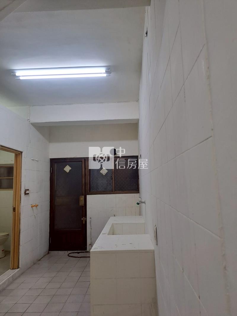 鼎山家樂福公寓價俗透天房屋室內格局與周邊環境
