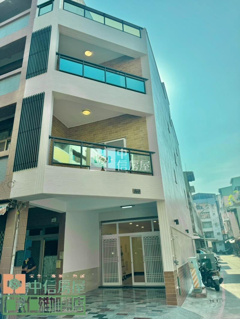 鳳山車站邊間翻新透天房屋室內格局與周邊環境
