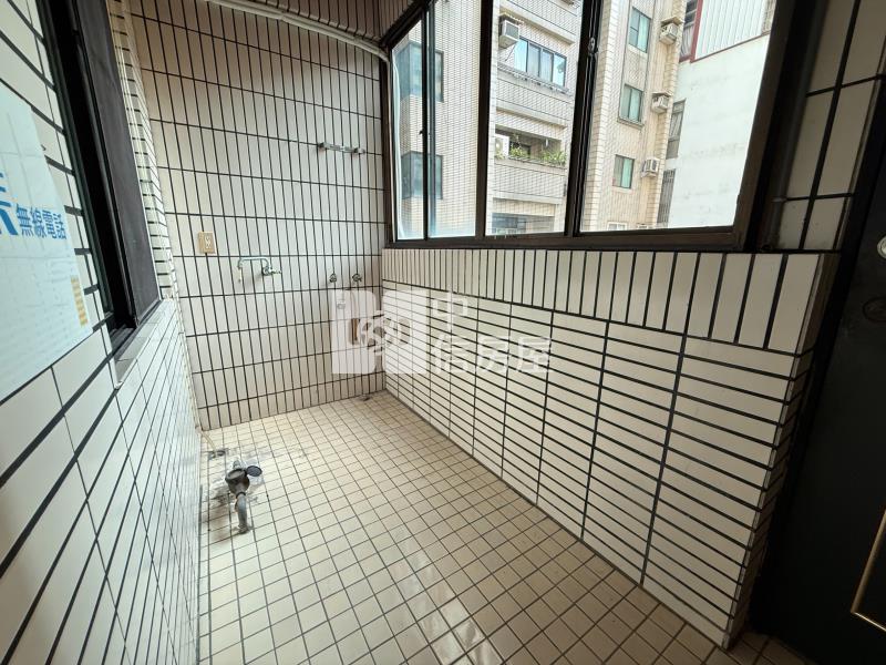 正北屯路賺錢金店面房屋室內格局與周邊環境