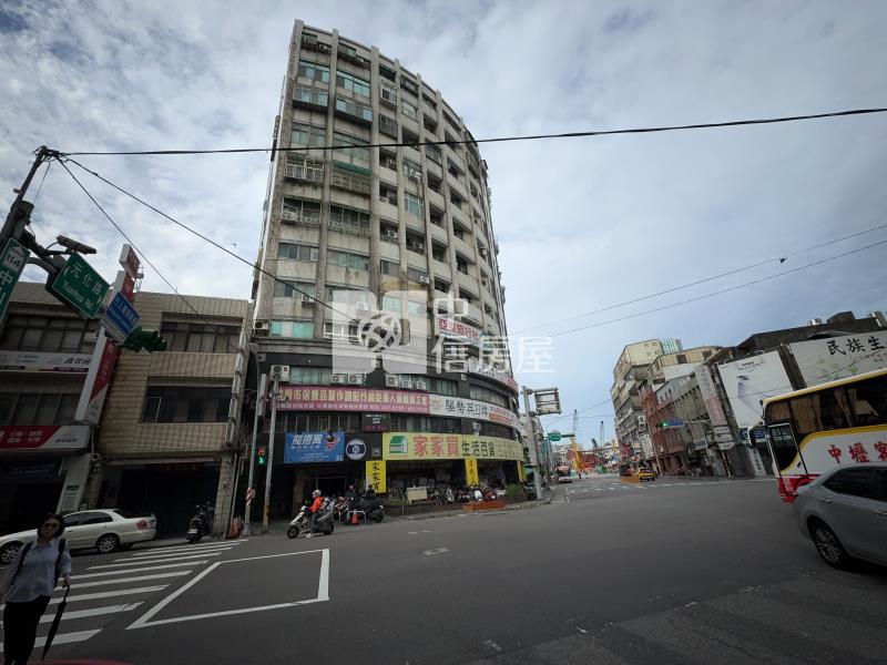 正A23中壢車站前大兩房房屋室內格局與周邊環境