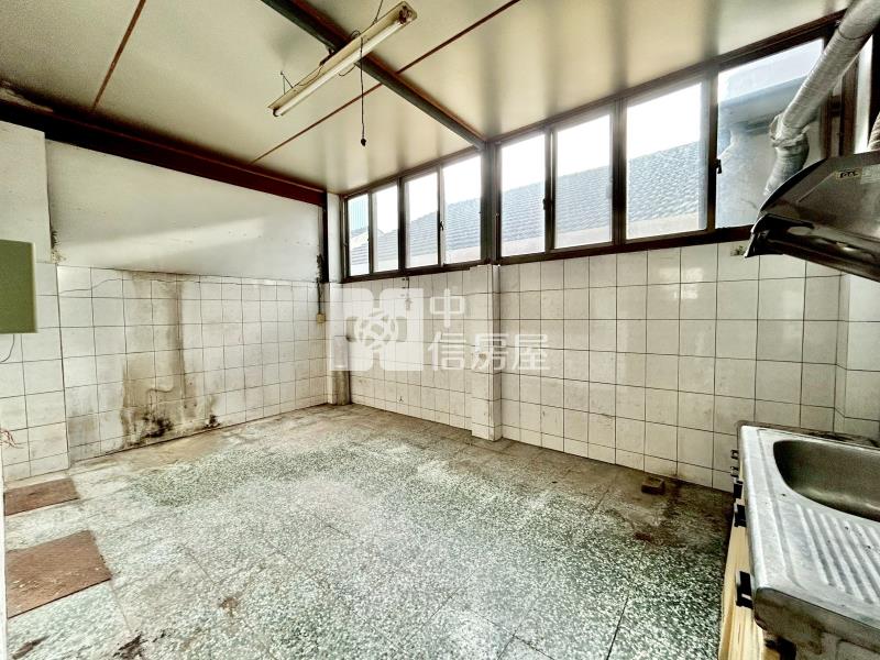低總價活巷透天房屋室內格局與周邊環境