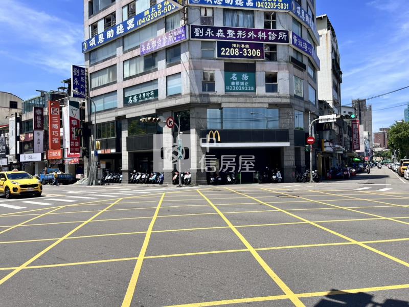 中國醫麥當勞旁黃金透店房屋室內格局與周邊環境