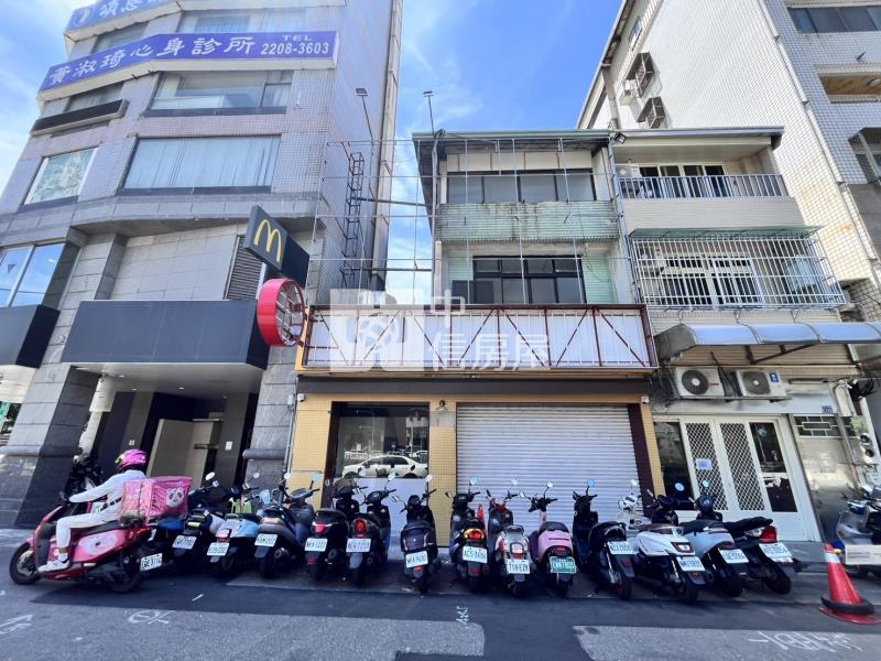 中國醫麥當勞旁黃金透店房屋室內格局與周邊環境