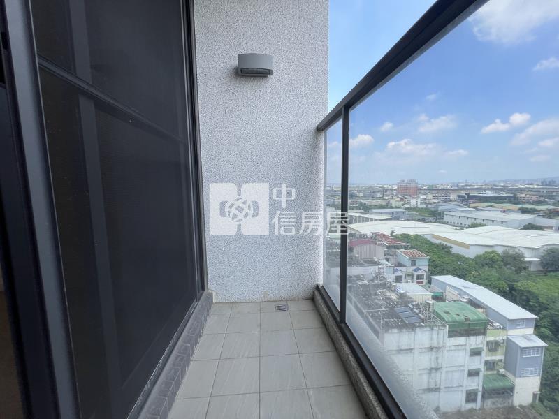 大里森自在三房休旅車位房屋室內格局與周邊環境
