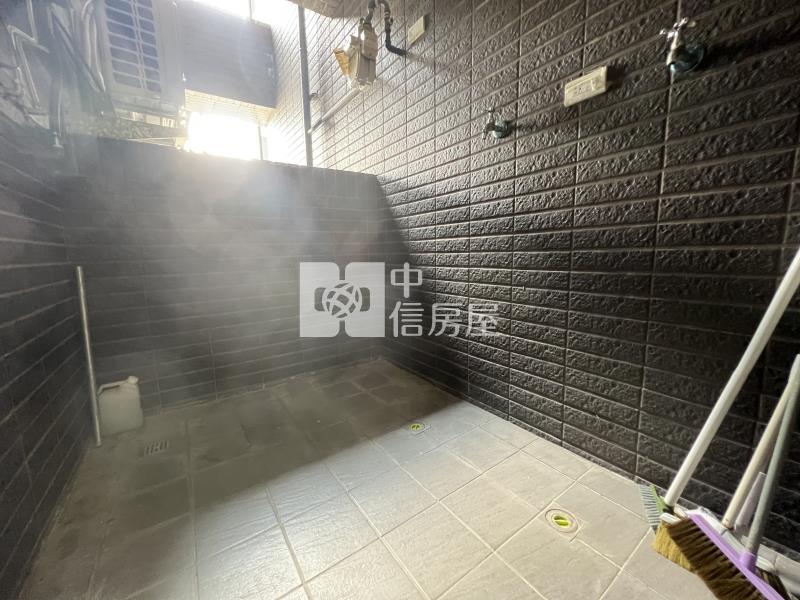 大里森自在三房休旅車位房屋室內格局與周邊環境