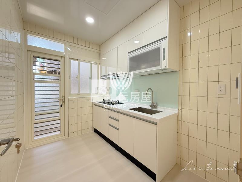 【冠軍】近市區雙主臥三房精裝房屋室內格局與周邊環境