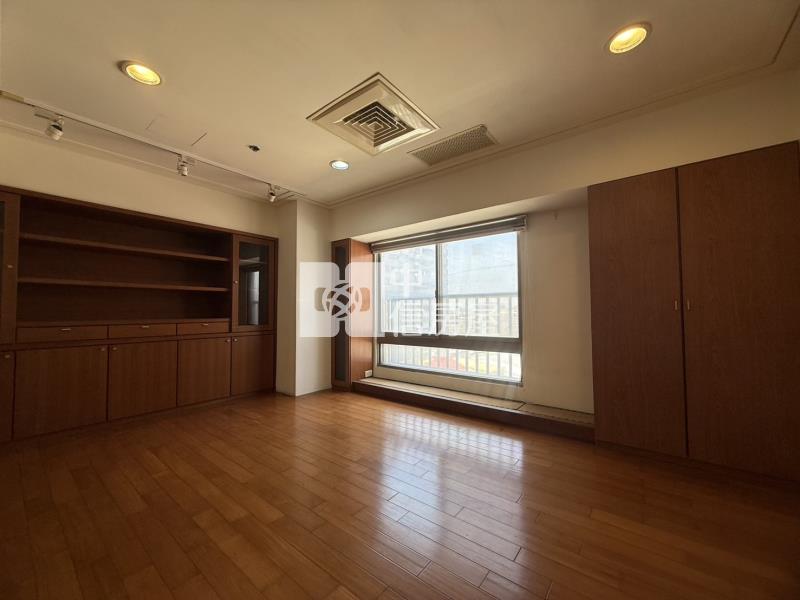 空中大坪數四房+車位房屋室內格局與周邊環境