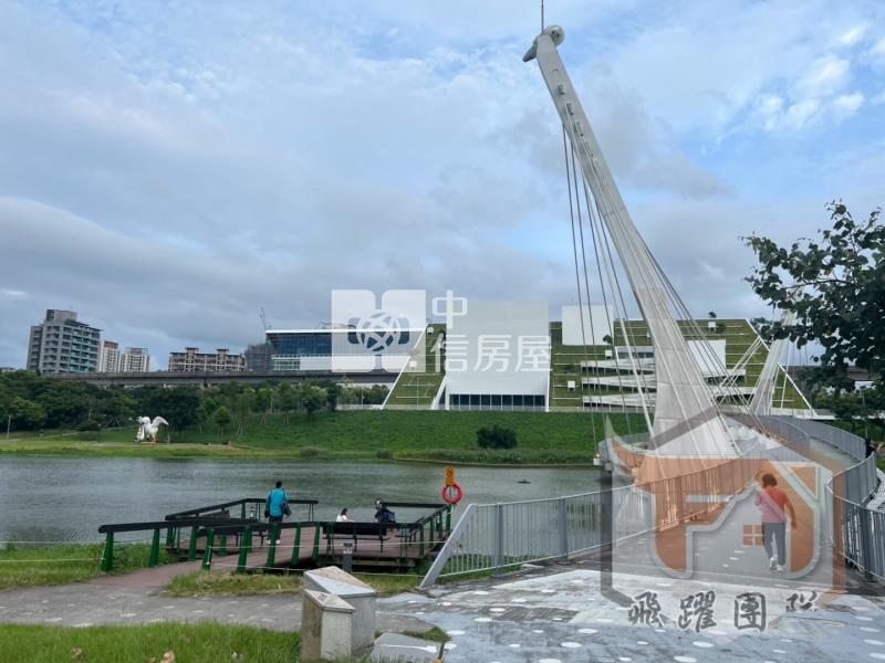 青埔A19捷運站【竹風青庭】挑高大空間金店面【B1雙車位】房屋室內格局與周邊環境