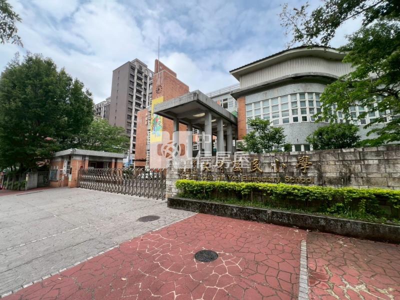 桃園市大有路精華地段店面房屋室內格局與周邊環境