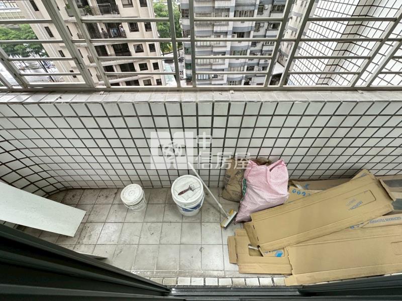 中山醫旁全新整理三房邊間柱邊超大平車房屋室內格局與周邊環境