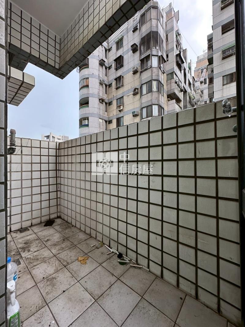 中山醫旁全新整理三房邊間柱邊超大平車房屋室內格局與周邊環境