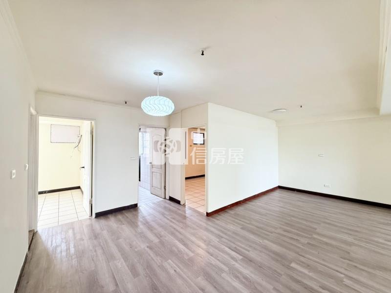 大里中興商區長億興農城A區低總價室內34坪大三房房屋室內格局與周邊環境