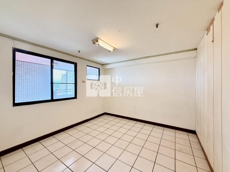大里中興商區長億興農城A區低總價室內34坪大三房房屋室內格局與周邊環境