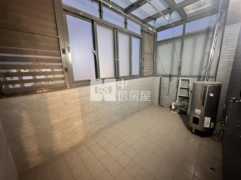 近梧棲童綜合6年大透天房屋室內格局與周邊環境