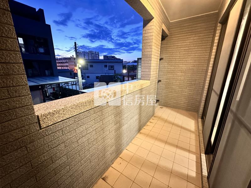 近梧棲童綜合6年大透天房屋室內格局與周邊環境