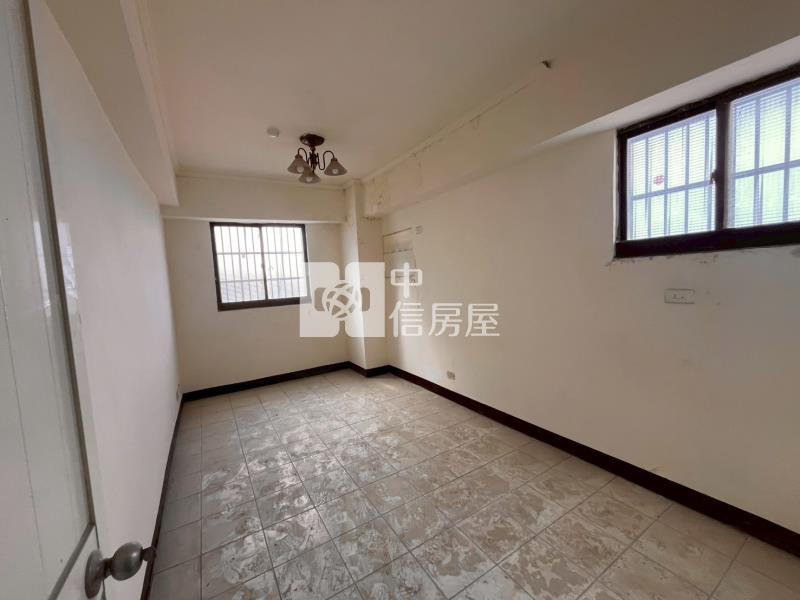 復旦路二段皇家大第7樓華夏3房房屋室內格局與周邊環境