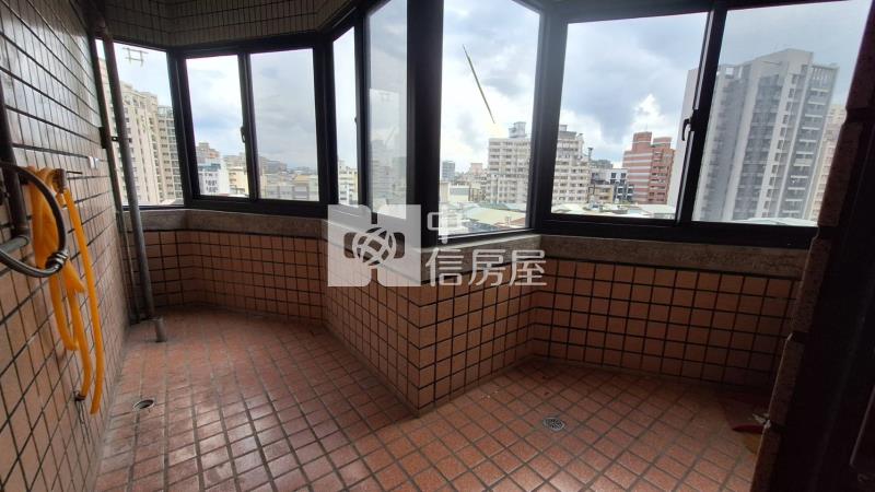 南區興大國圖美裝三房車位房屋室內格局與周邊環境