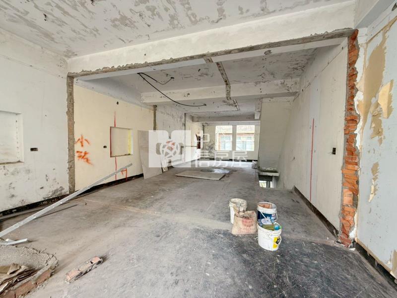 體育園區旁大地坪透天房屋室內格局與周邊環境